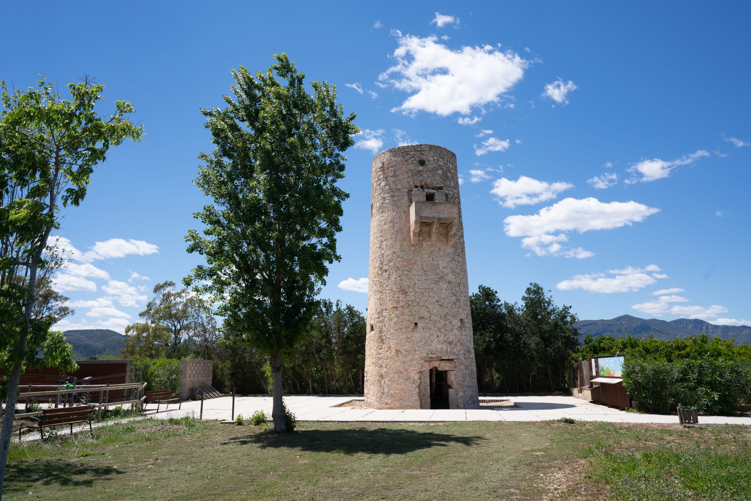 Exterior de la Torre de Guaita de Tavernes de la Valldigna