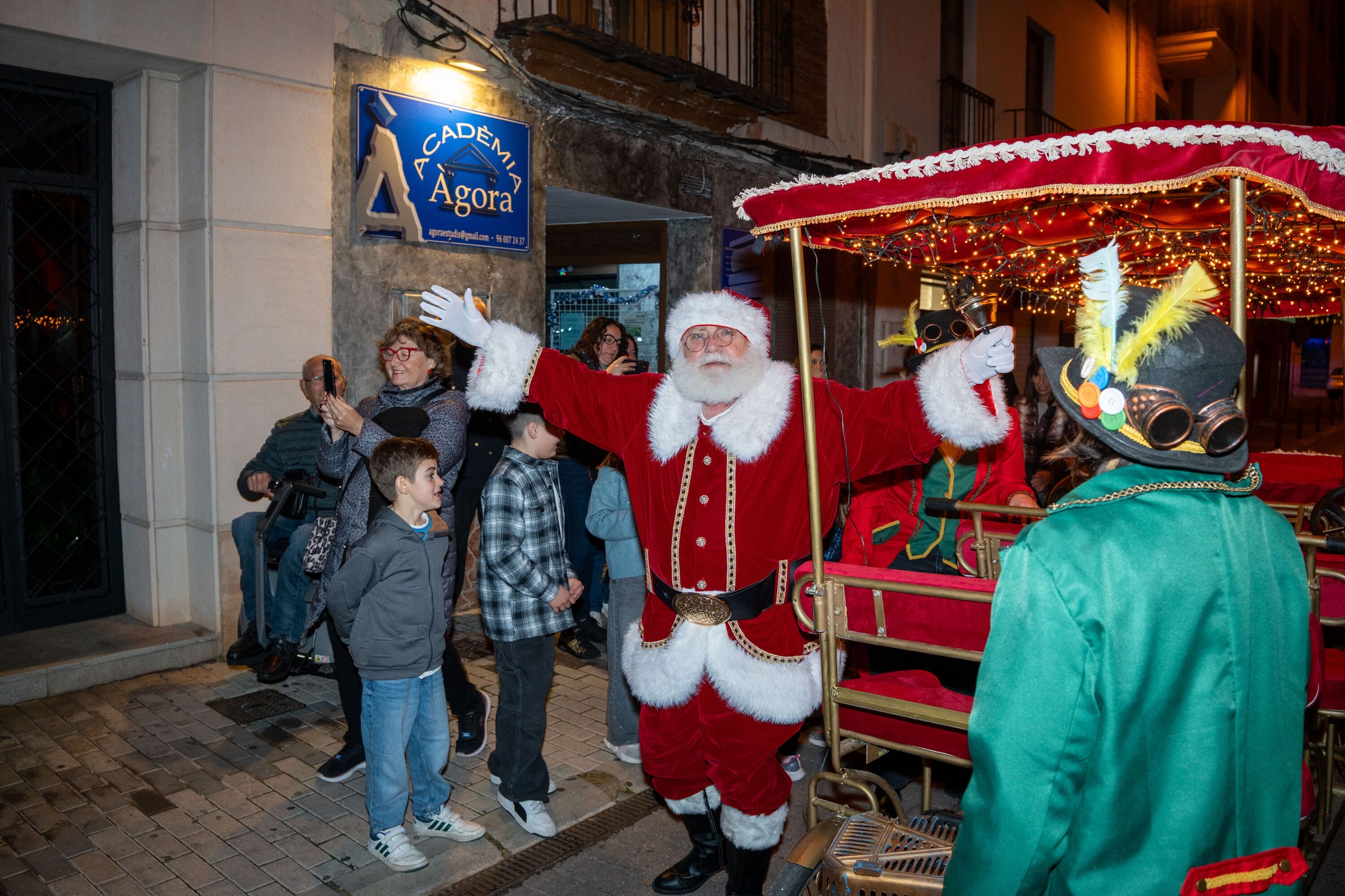 Pare Nadal durante la Navidad en Tavernes