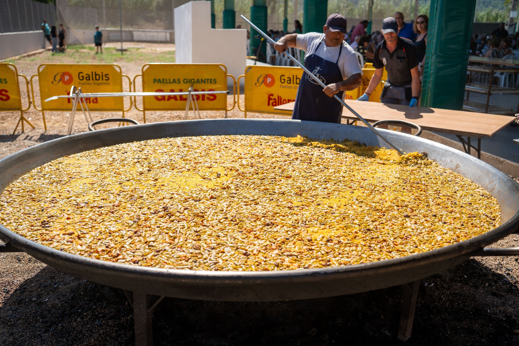 Paella gigante durante las Fiestas Mayores de Tavernes