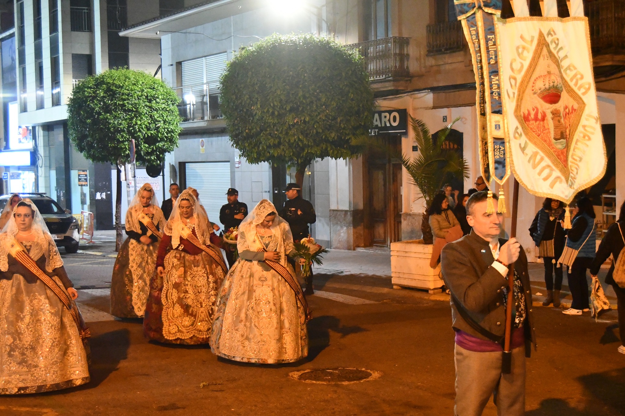 Ofrenda a la Virgen de los Desamparados en Tavernes