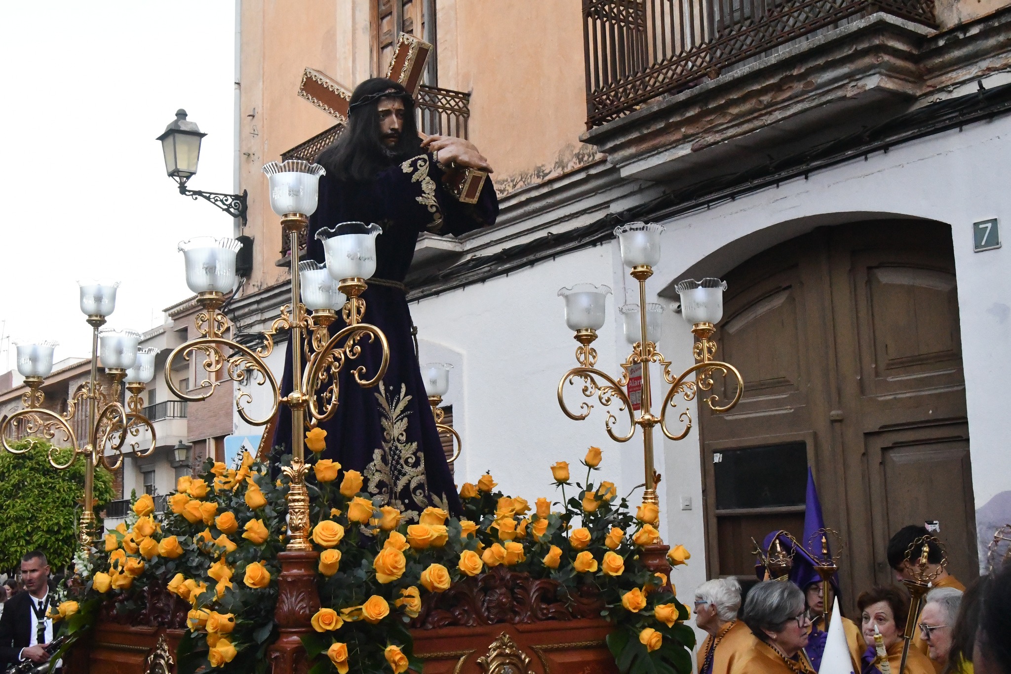 Pas processional durant la Setmana Santa de Tavernes