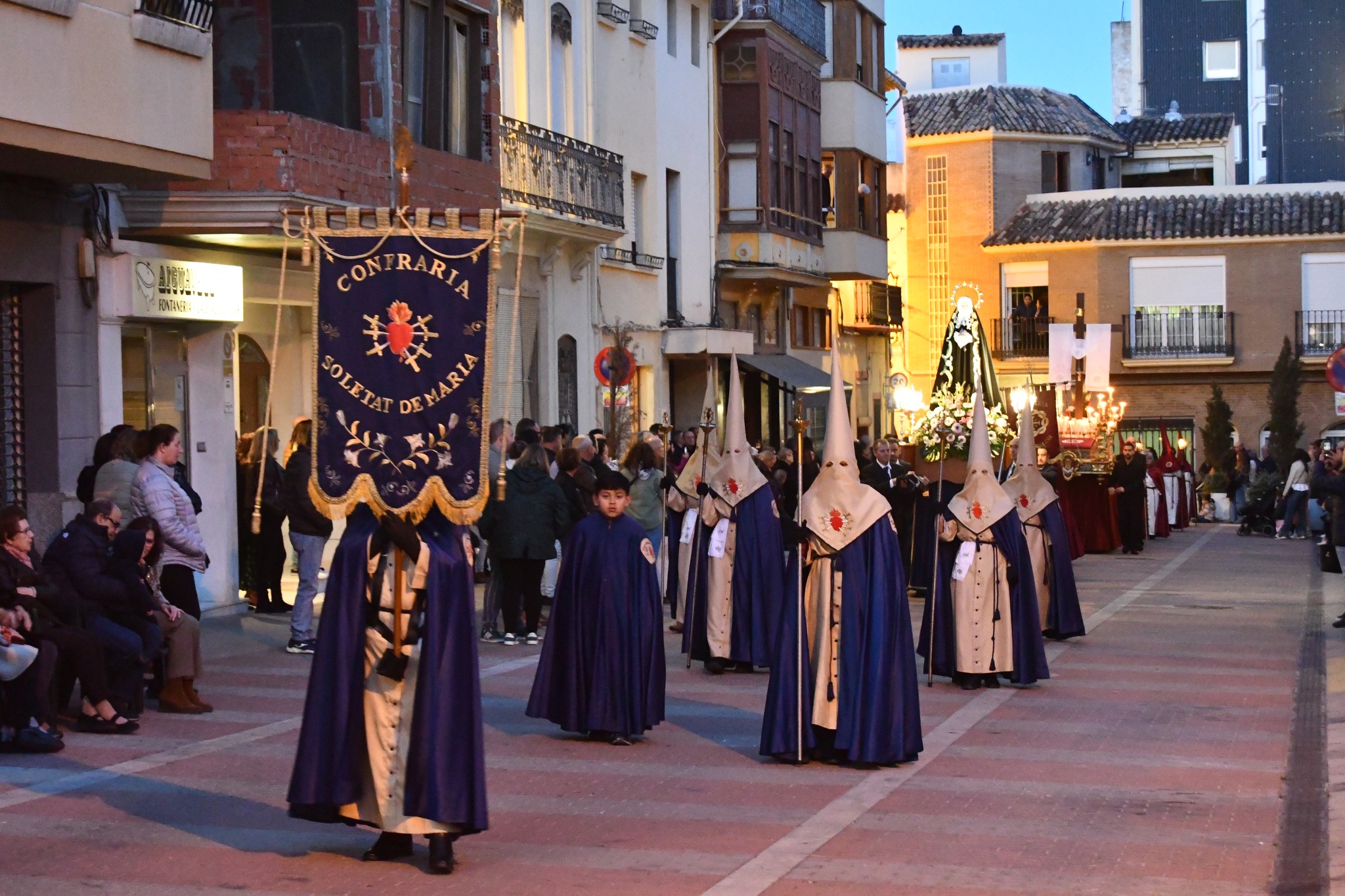 Detall de pas processional a Tavernes