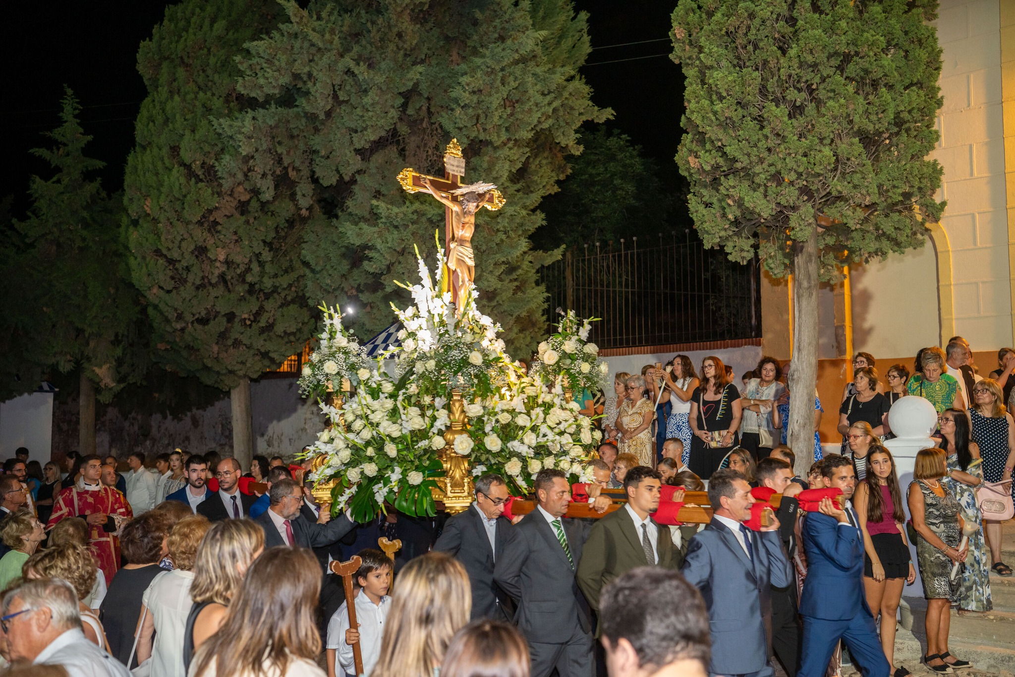 Pujada del Cristo de la Sangre en Tavernes de la Valldigna