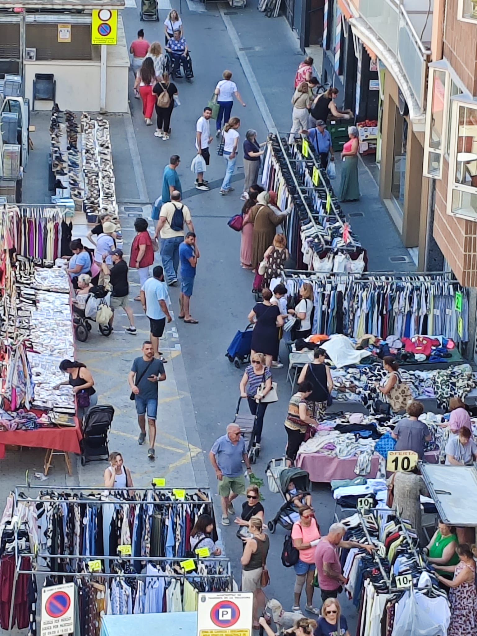 Weekly Thursday market in Tavernes de la Valldigna